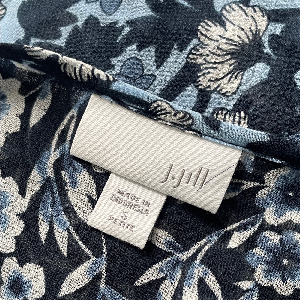 Floral blue and white  Top JJill - Picture 3 of 4